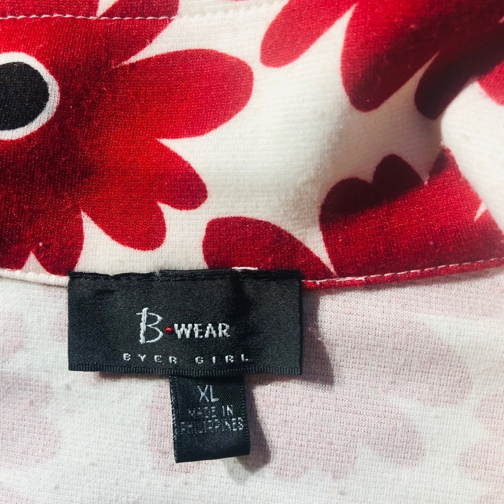 Girls cute red, black and white jacket! Si… - Picture 5 of 7